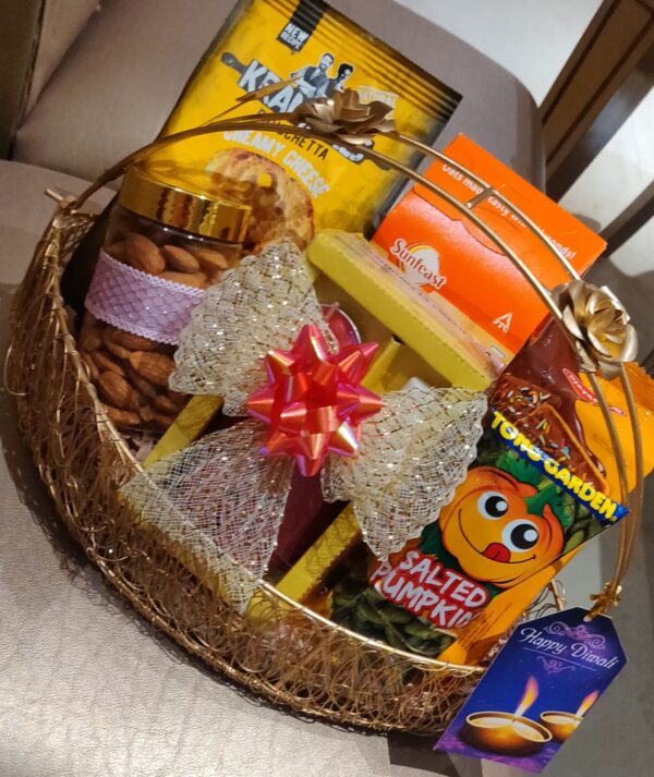 Tasty & Crunchy Snacks Gift Hampers